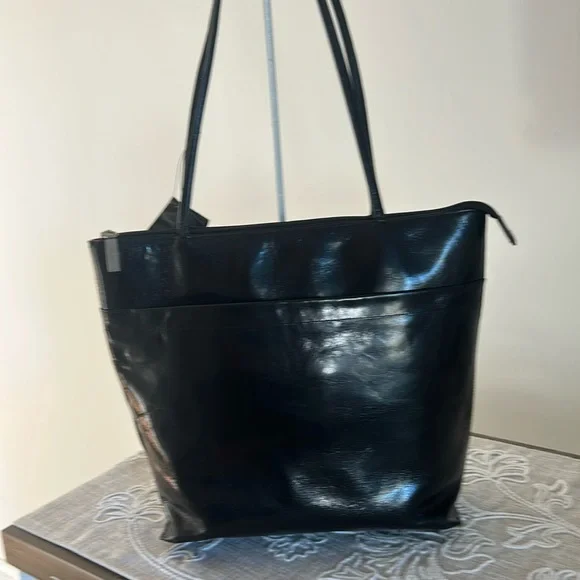 HOBO International New Carlotta Shiny Black Leather Shoulder Bag - Picture 3 of 15